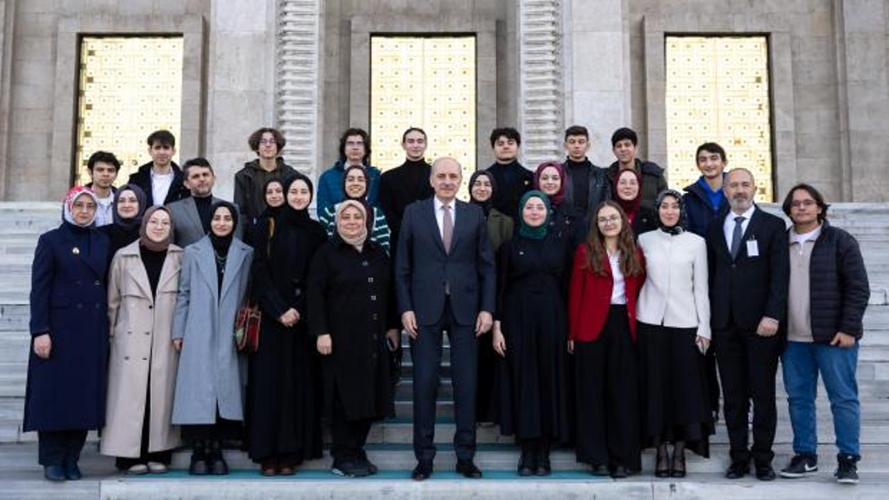TBMM Başkanı Kurtulmuş, Gazi Meclis'te İmam Hatipli gençlerle buluştu