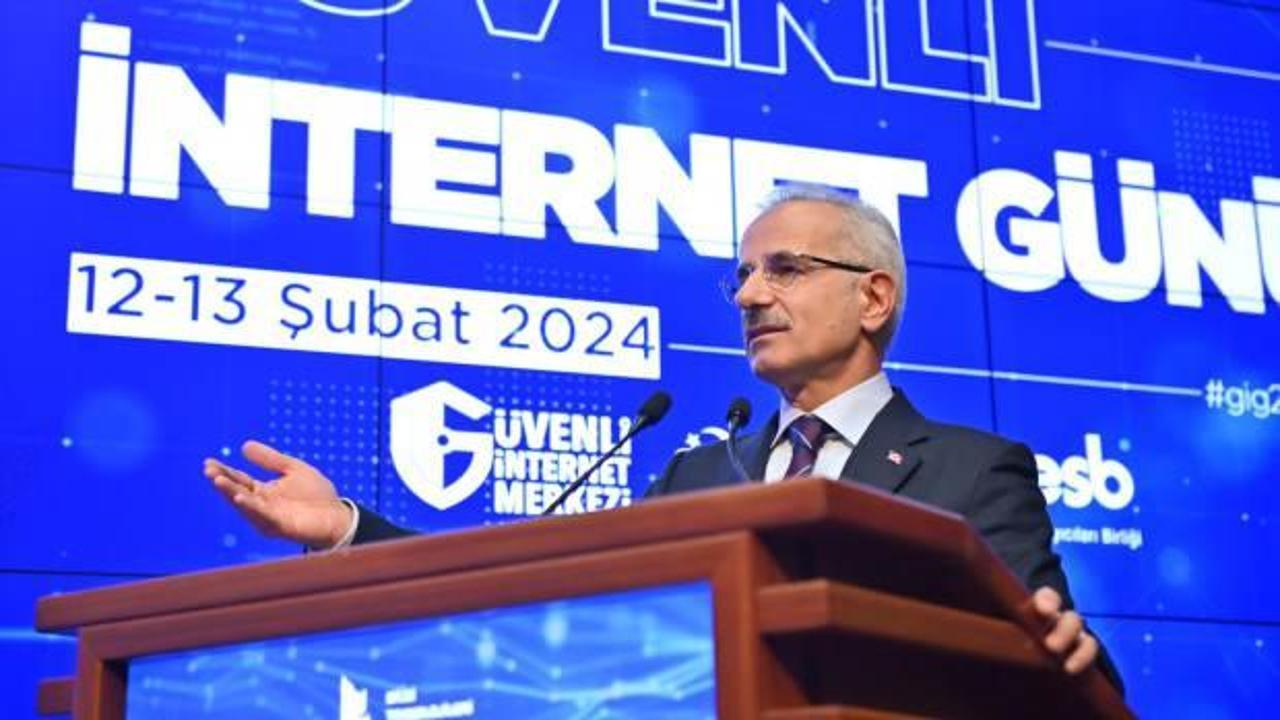 Bakan Uraloğlu'ndan ailelere çağrı: Çocuklarınızı internette yalnız bırakmayın