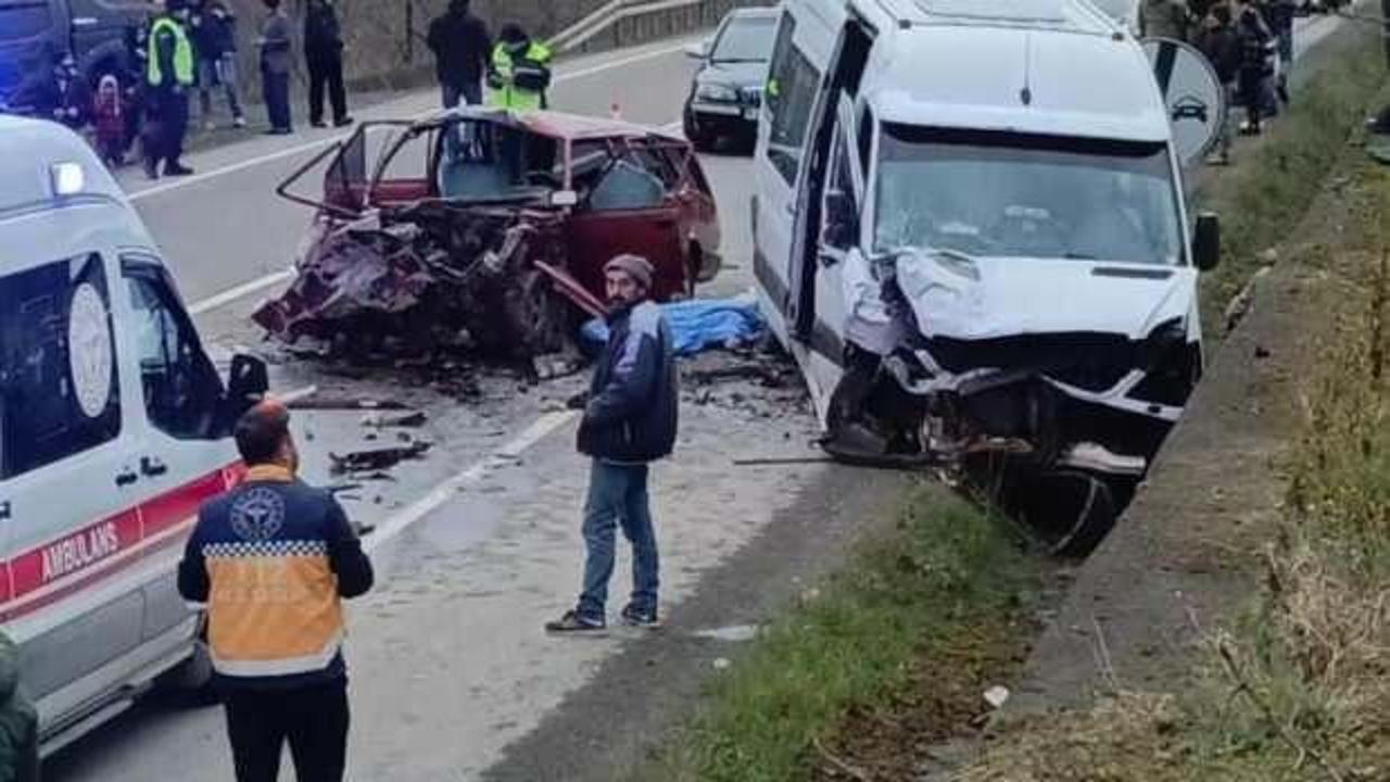Feci kaza: Otomobil ile minibüs çarpıştı: 2 ölü, 1 yaralı