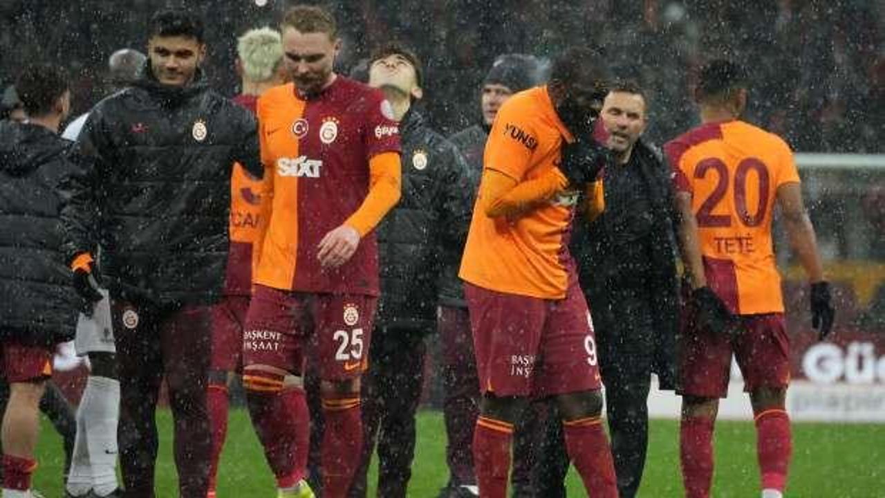Galatasaray savunmaya resmen duvar ördü