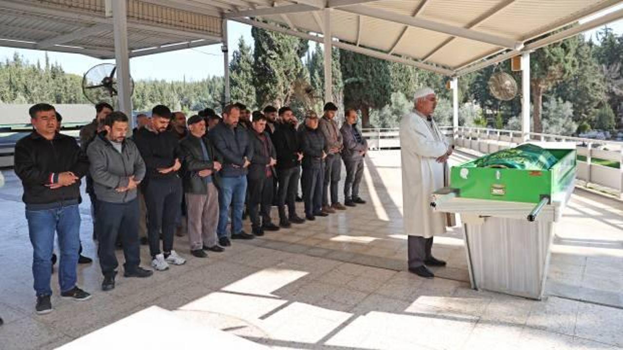 Marmara Denizi'nde batan gemide &ouml;len aş&ccedil;ı kadın son yolculuğuna uğurlandı