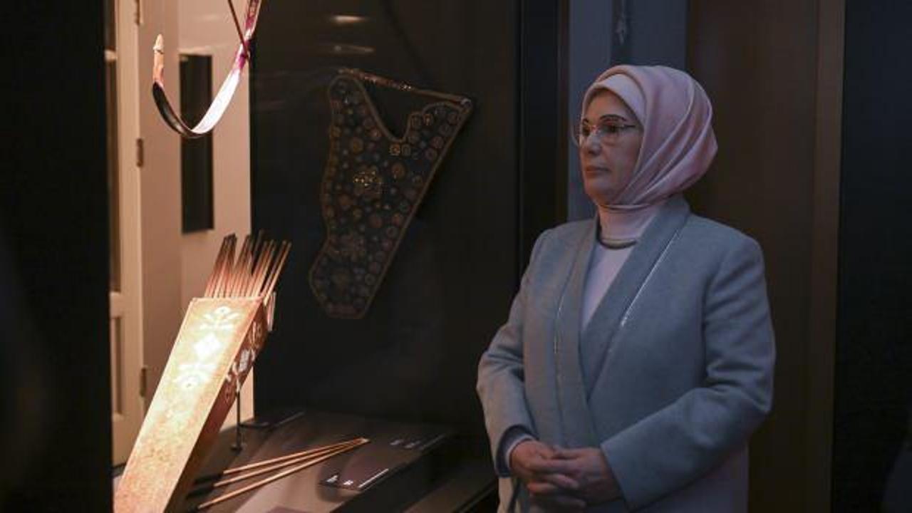 Emine Erdoğan, Ankara'nın tarihi yapılarından Ankara Palas M&uuml;zesi'ni ziyaret etti