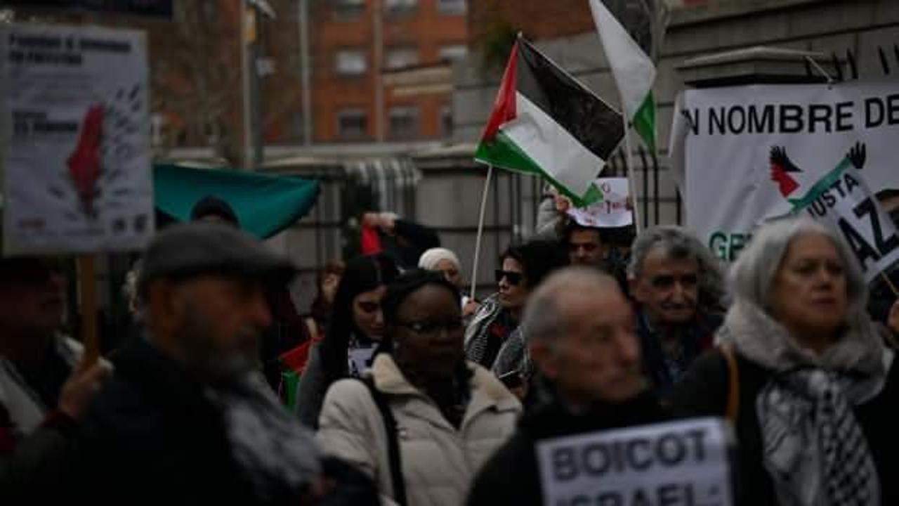 İspanya'da 180'den fazla Katolik derneği İsrail'i protesto etti