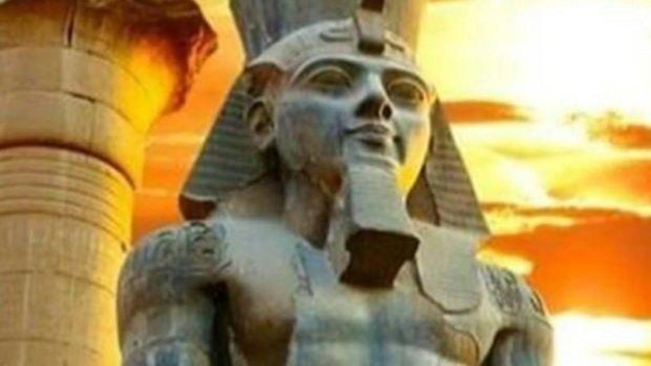 Mısır'da Firavun II. Ramses'in heykeline güneş vurdu