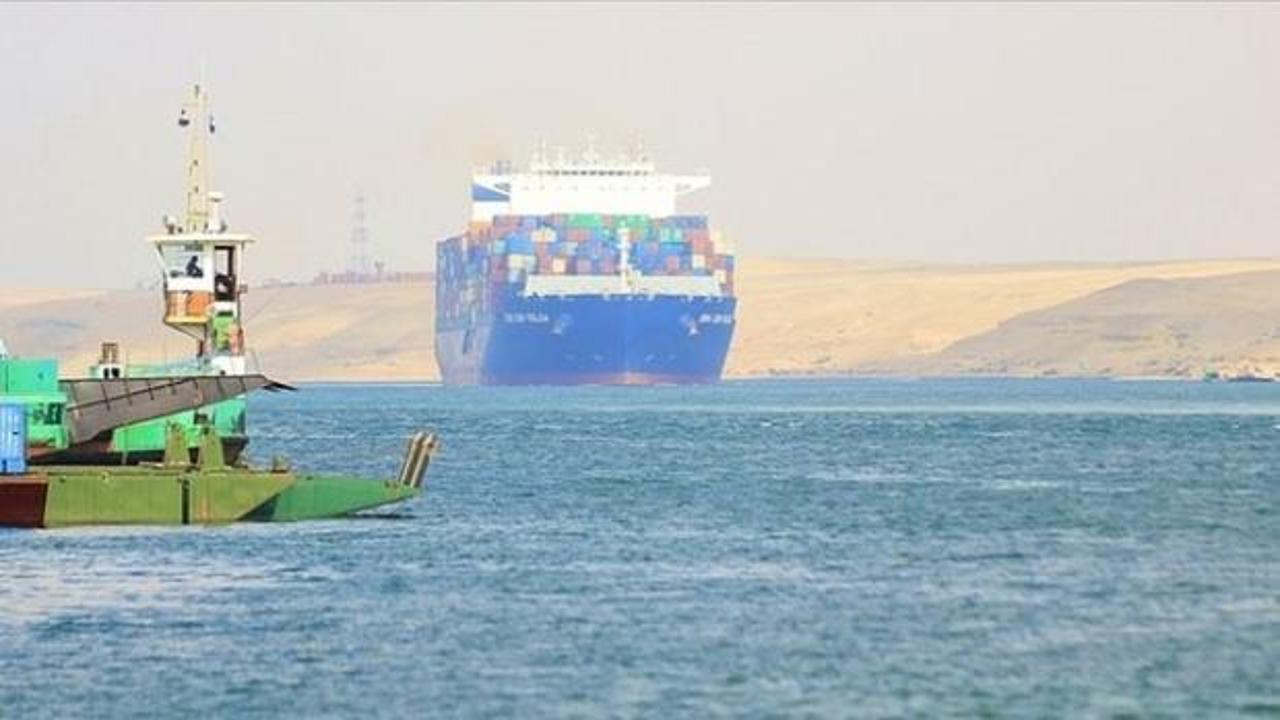 Mısır'ın Süveyş Kanalı'ndan geliri yarı yarıya azaldı
