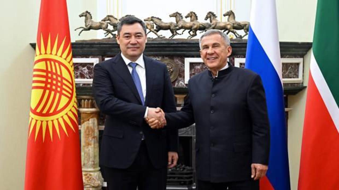 Tataristan'da Kırgızistan Cumhurbaşkanı Caparov'a 'Devlet Dostluk Nişanı' verildi