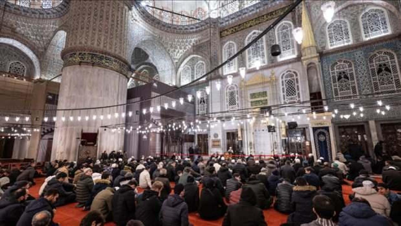 VGM, Berat Kandili'nde tarihi camilerde Osmanlı geleneğine uygun ikramda bulunacak