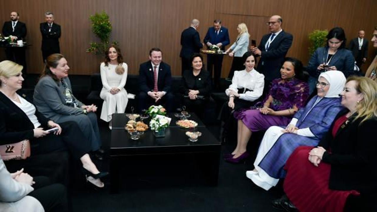 Emine Erdoğan, ADF'de lider eşleriyle buluştu
