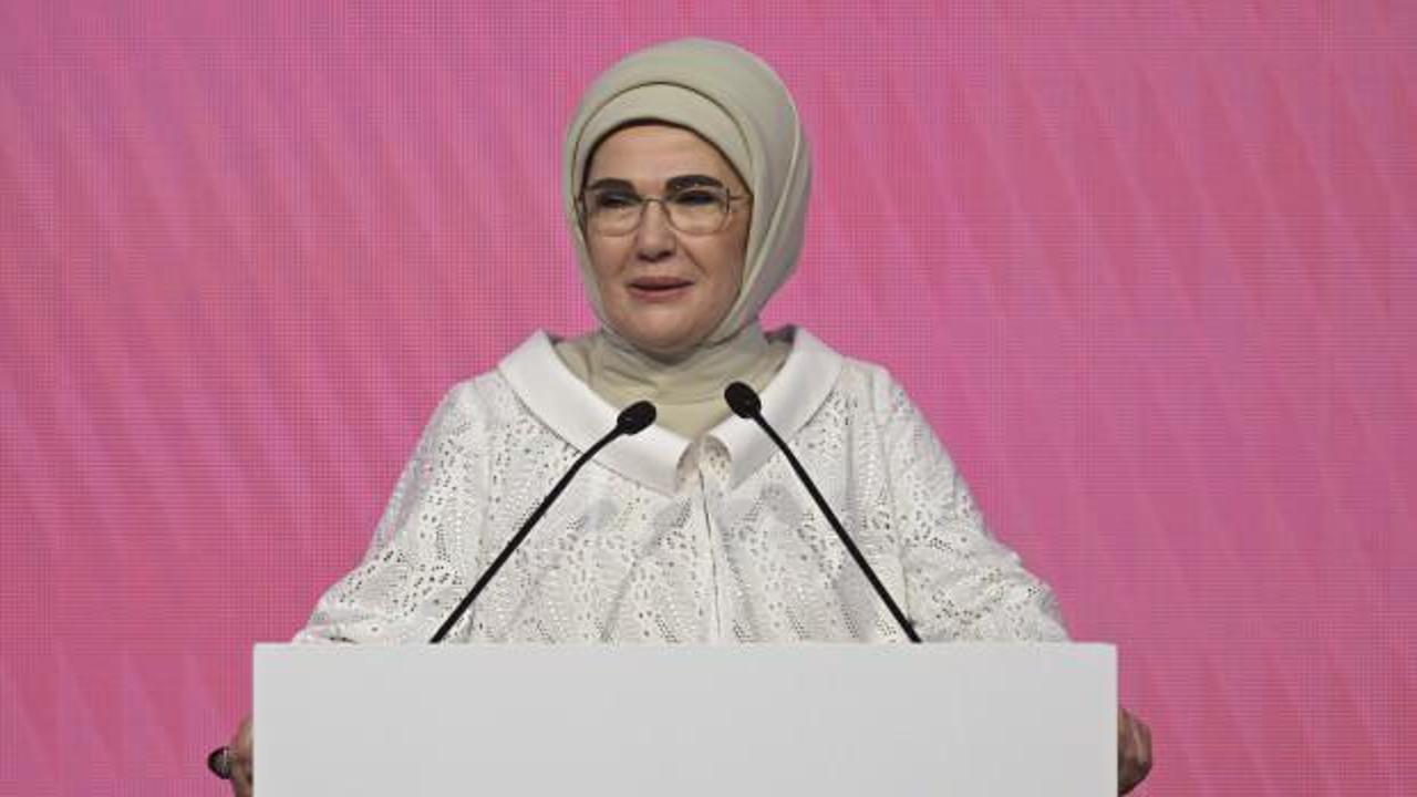 Emine Erdoğan'dan paylaşım: D&uuml;nyaya verilen g&uuml;&ccedil;l&uuml; bir mesaj