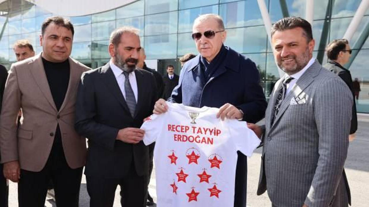 Başkan Erdoğan'a özel Sivasspor forması!