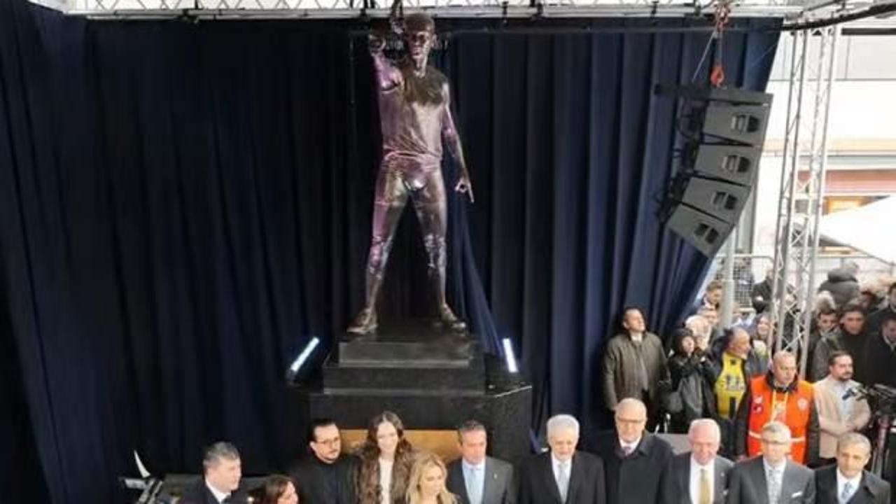 Eda Erdem'in heykeli a&ccedil;ıldı! Ali Ko&ccedil; bir heykel s&ouml;z&uuml; daha verdi