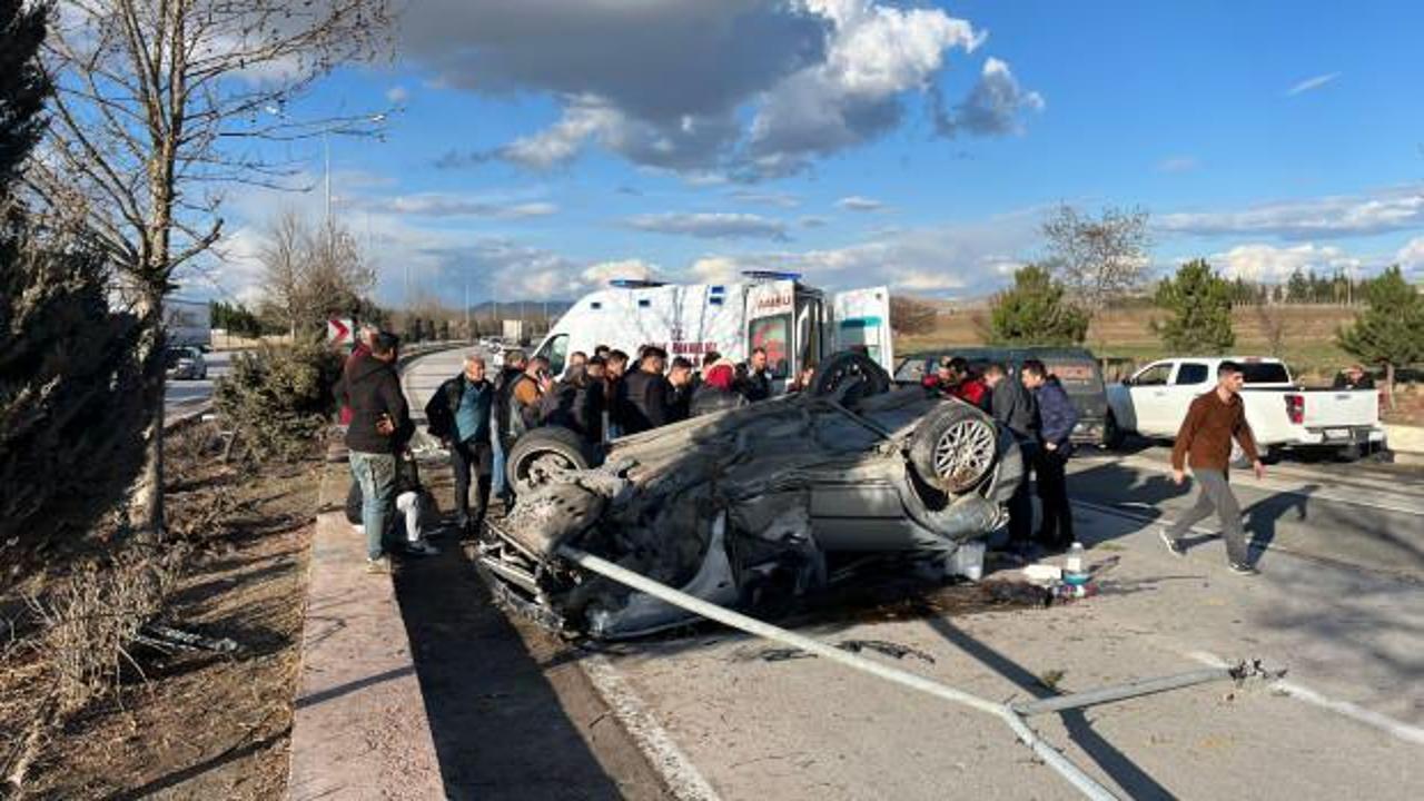 Afyonkarahisar'da feci kaza: Otomobil devrildi! 