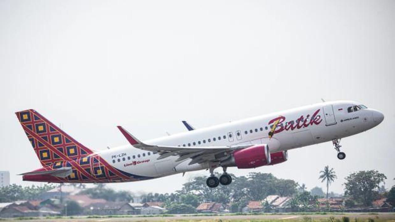 Endonezya'da ilginç olay: Pilotlar uyuyakaldı, uçak rotadan saptı