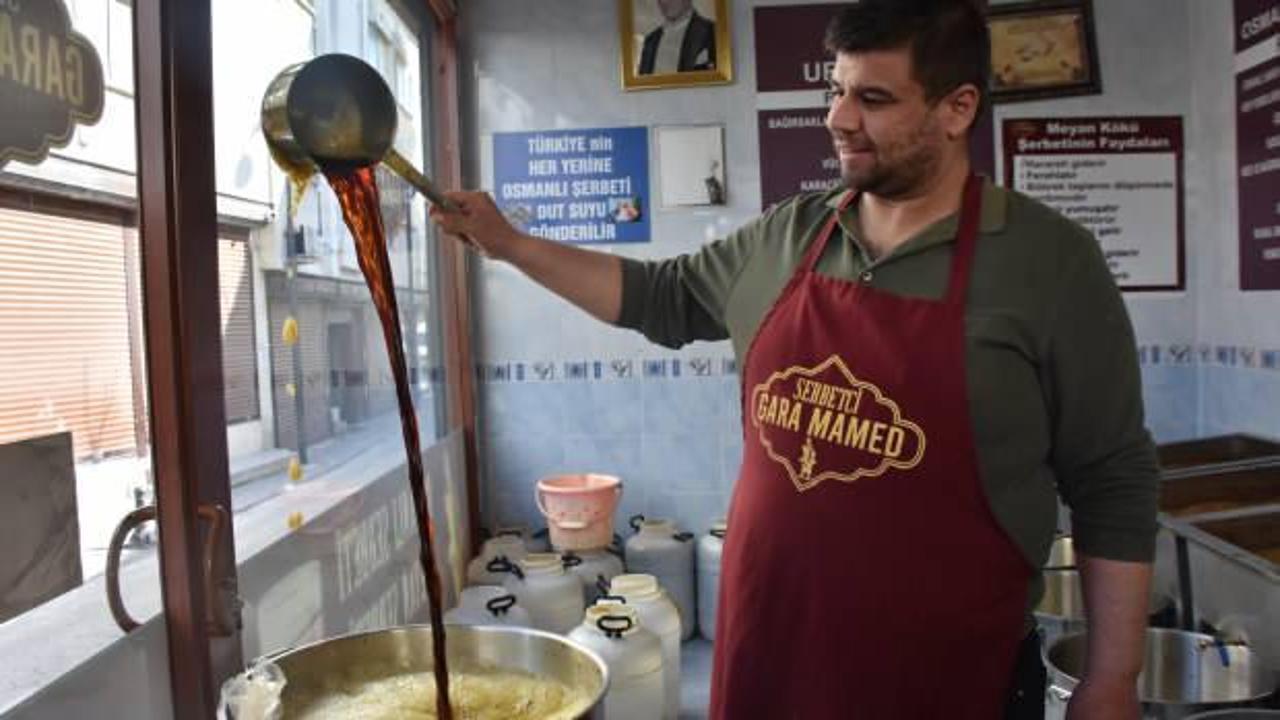 İftar sofralarının şifa dolu i&ccedil;eceği "Meyan şerbeti"