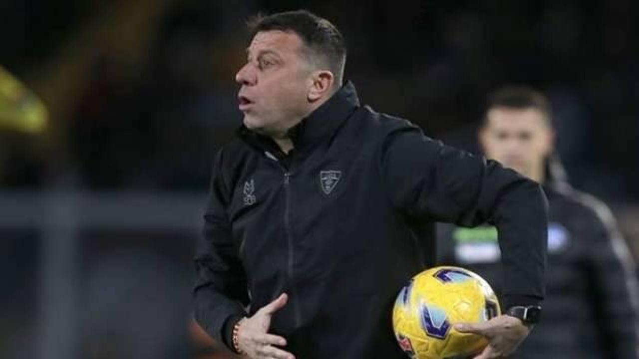 Rakip futbolcuya kafa attı! İtalyan teknik direkt&ouml;r&uuml;n bileti kesildi