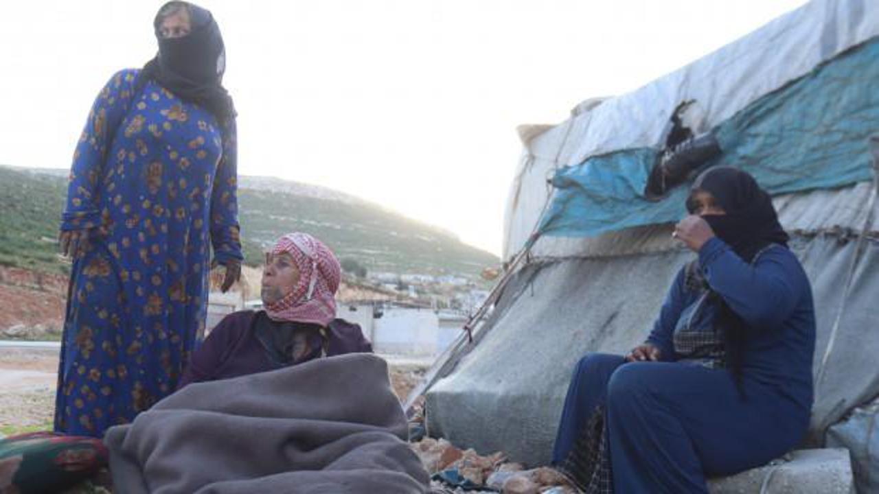 Suriye'de, Esed rejiminden ve PKK/YPG teröründen kaçan siviller ilk iftarını yaptı