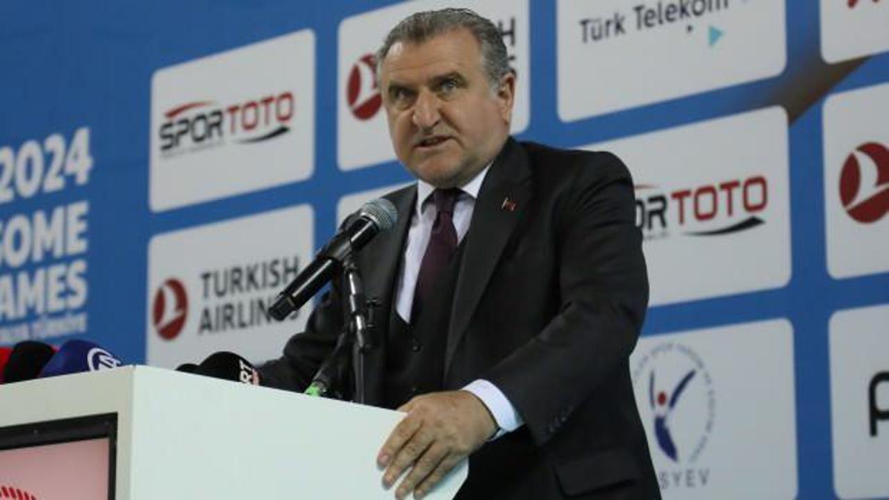 Bakan Bak, para halterci Nazmiye Muratlı'yı tebrik etti