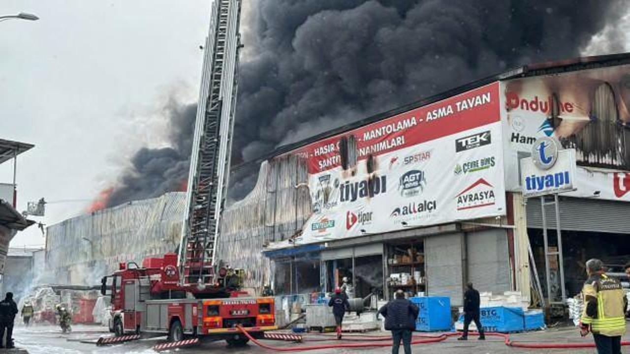 Ankara'da yapı malzemeleri satılan iş yerinin deposunda yangın