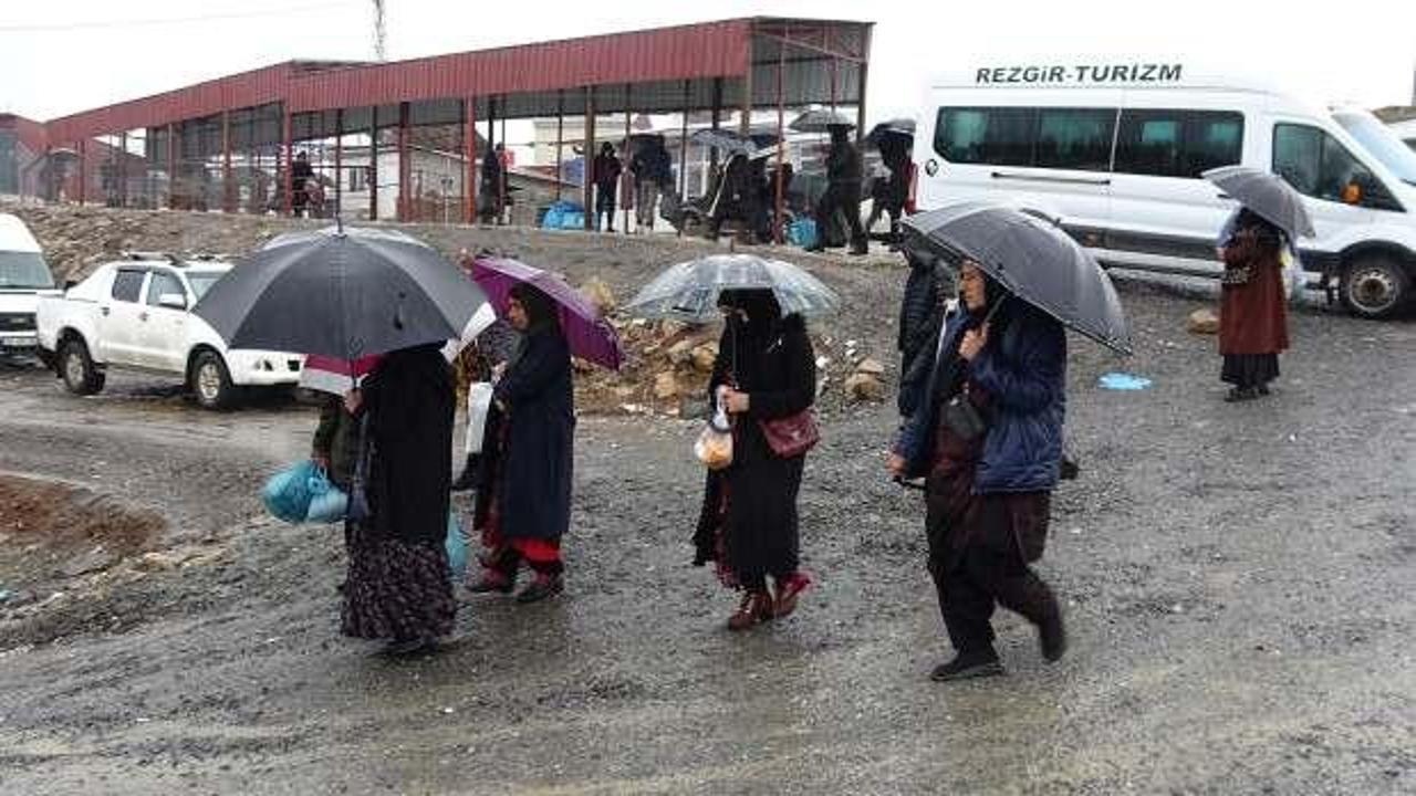 Derecik'teki g&uuml;mr&uuml;k kapısından 11 ayda 355 bin kişi giriş-&ccedil;ıkış yaptı