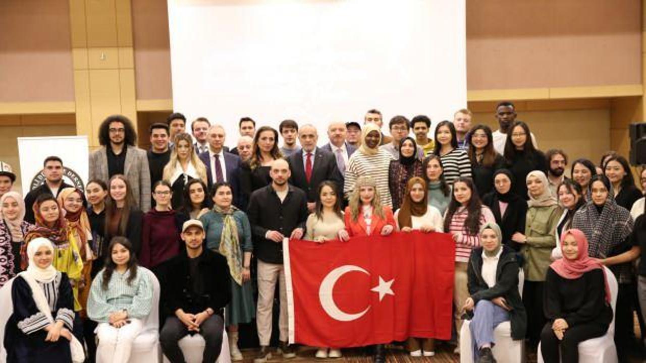 Cumhurbaşkanı Danışmanı Topçu, Nevruz Bayramı nedeniyle iftar programına katıldı