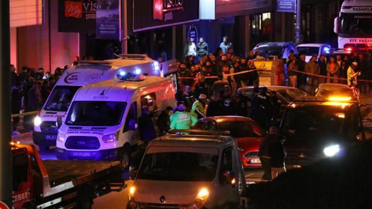 İzmir'de zincirleme trafik kazası: 2 &ouml;l&uuml;, 7 yaralı