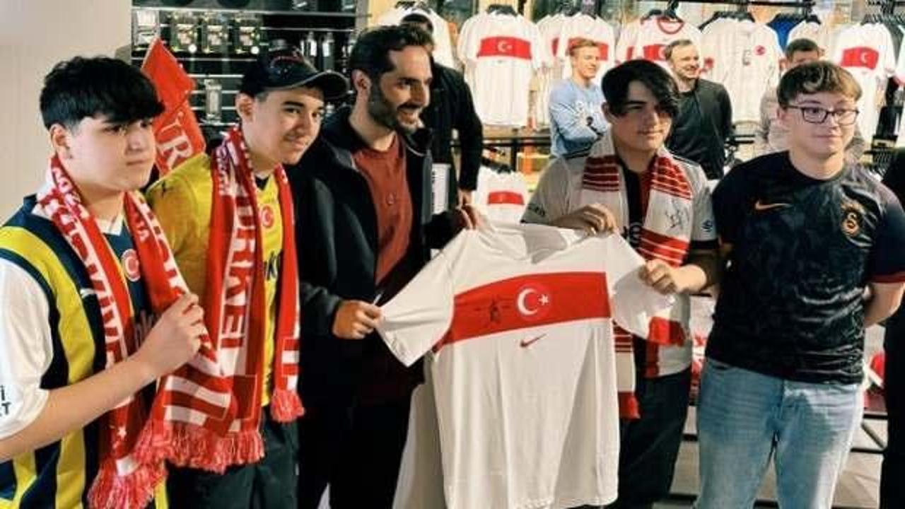 Hamit Altıntop, Viyana’da Türk taraftarlarla buluştu