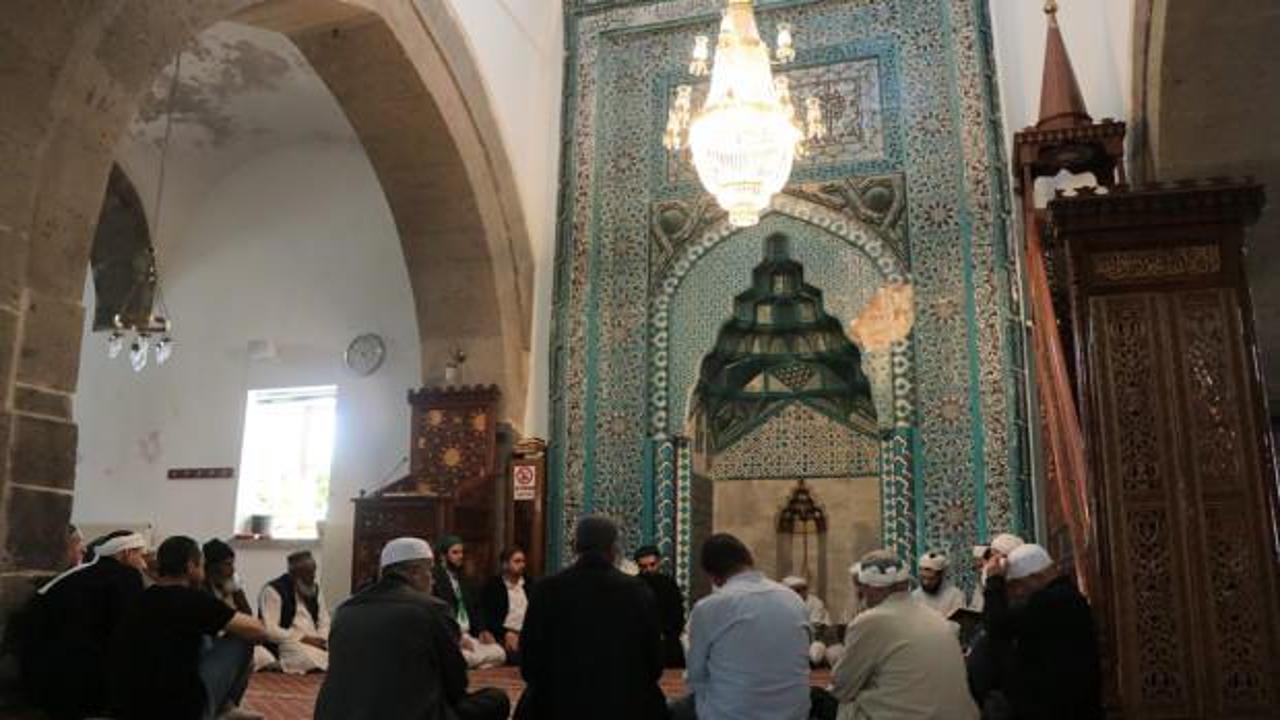 Camilerde itikafa girenler ramazanın son günlerini ibadetle geçiriyor