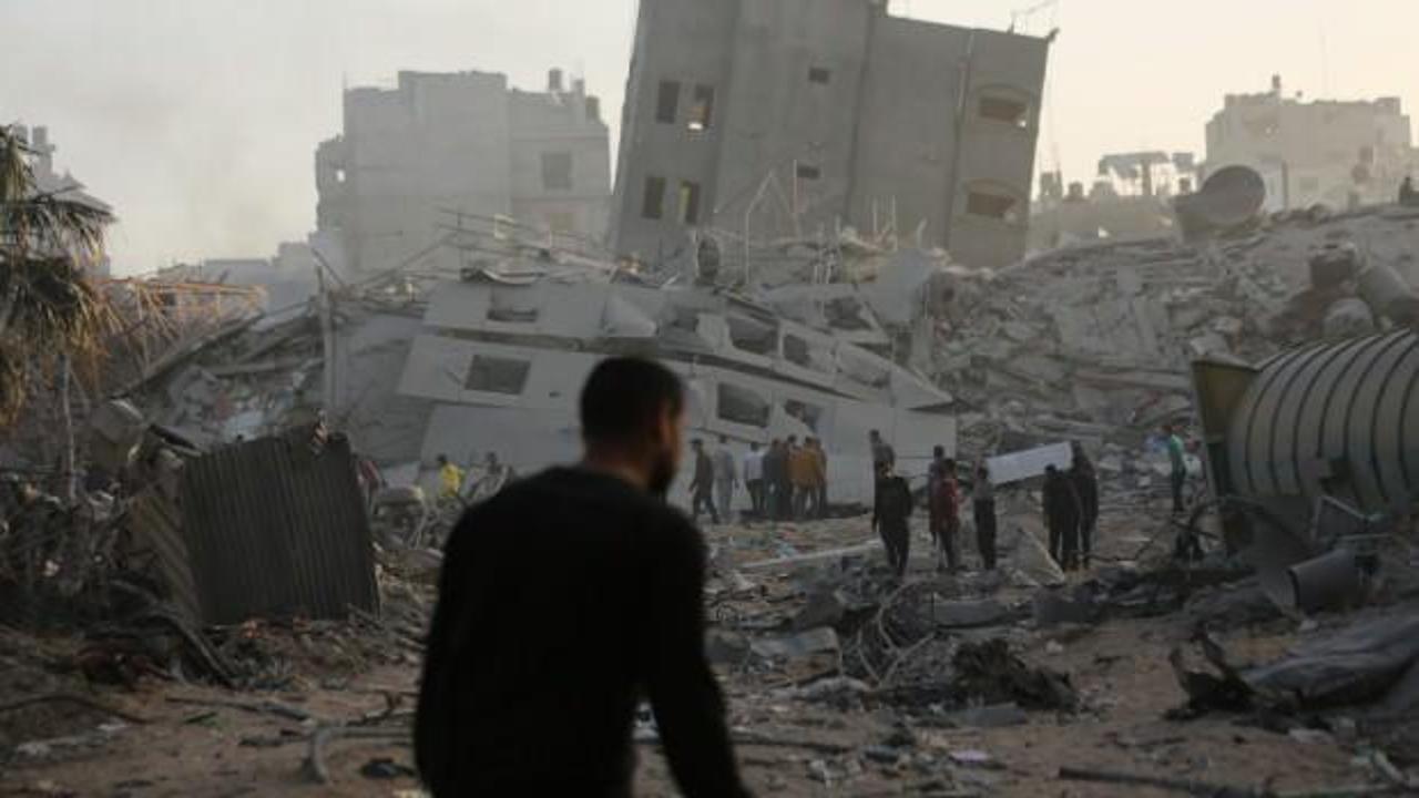 Hamas duyurdu: Elleri bağlanmış halde diri diri g&ouml;m&uuml;lm&uuml;ş insan cesetleri bulundu