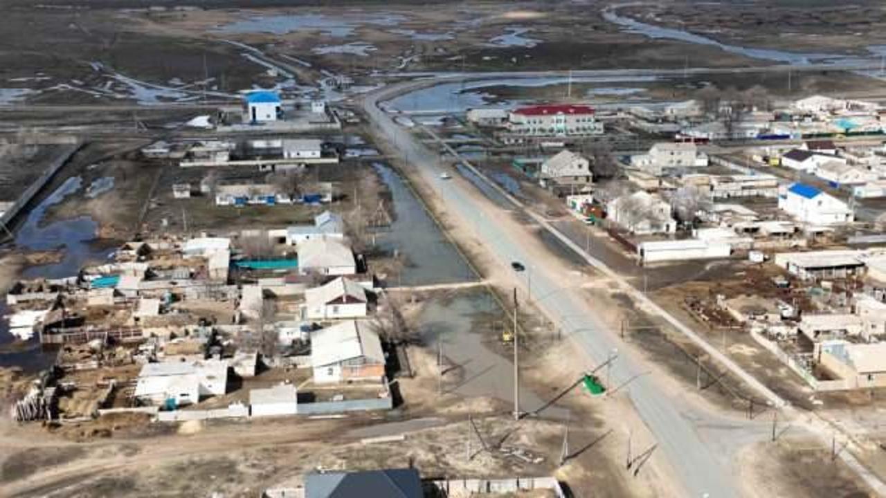 Kazakistan'da sel: 10 eyalette olağanüstü hal ilan edildi