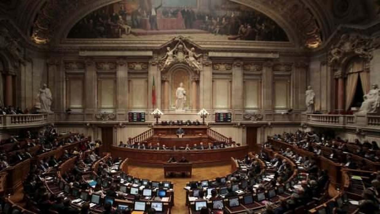 Portekiz'de kurulan azınlık hükümeti göreve başladı