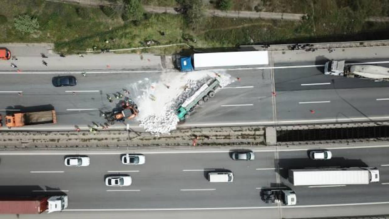 TEM Otoyolu'nda zincirleme kaza: İstanbul yönü trafiğe kapandı