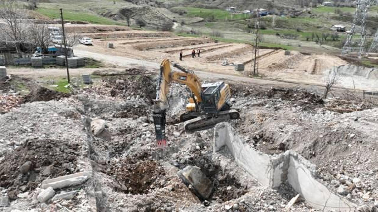 Tunceli'de 3 bin 406 depreme dayanıksız yapı valinin talimatıyla yıkılıyor