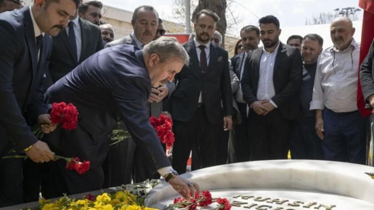 BBP Genel Başkanı Destici, Yazıcıoğlu'nun kabrini ziyaret etti