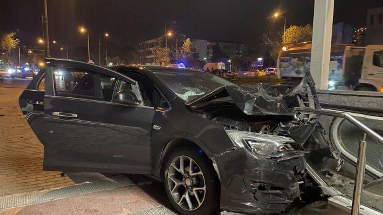 Bursa'da iki otomobil çarpıştı: 4 kişi hastaneye kaldırıldı