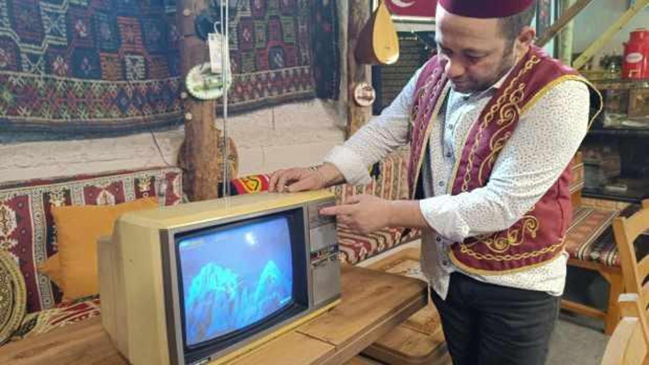 Eskişehir'de 70 yıllık televizyon ve radyoyu dükkanında saklıyor