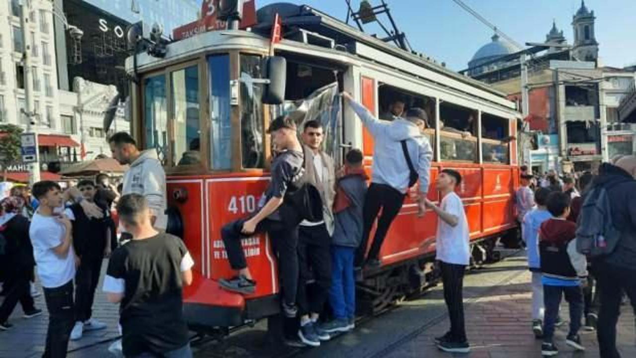 İstiklal Caddesi'nde nostaljik tramvay seferleri durduruldu