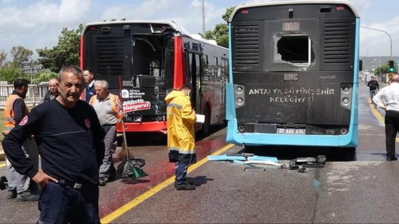 3'ü halk otobüsü, 7 aracın karıştığı kazada 8 yaralı