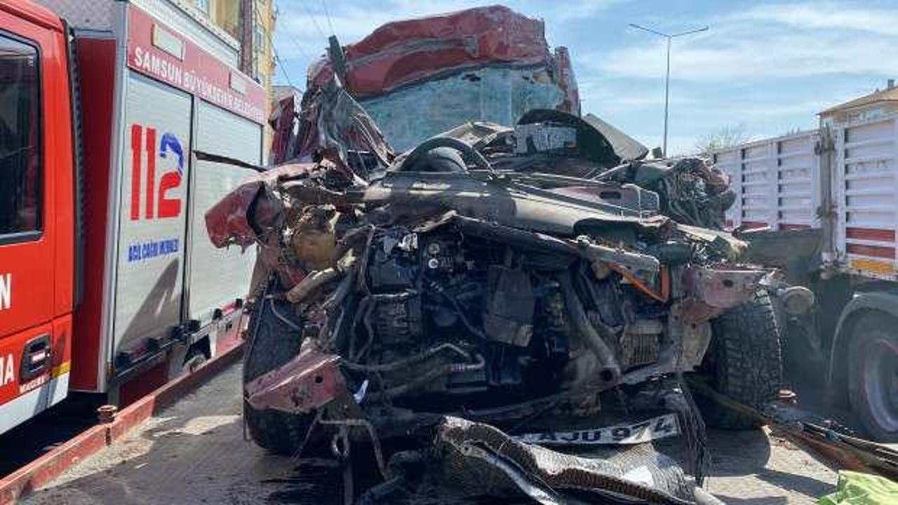 Korkunç kaza: Tıra çarpan araçtaki çift öldü