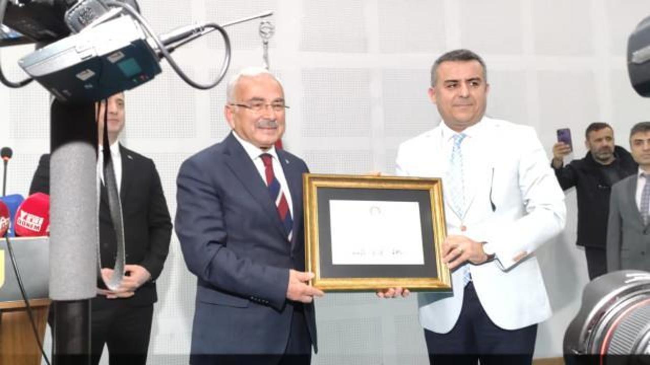 Ordu Büyükşehir Belediye Başkanı Mehmet Hilmi Güler, mazbatasını aldı