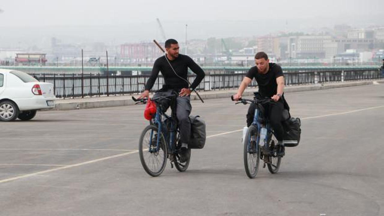 Fransa'dan Hacca gitmek için bisikletle yola çıkan iki kişi Türkiye'ye geldi