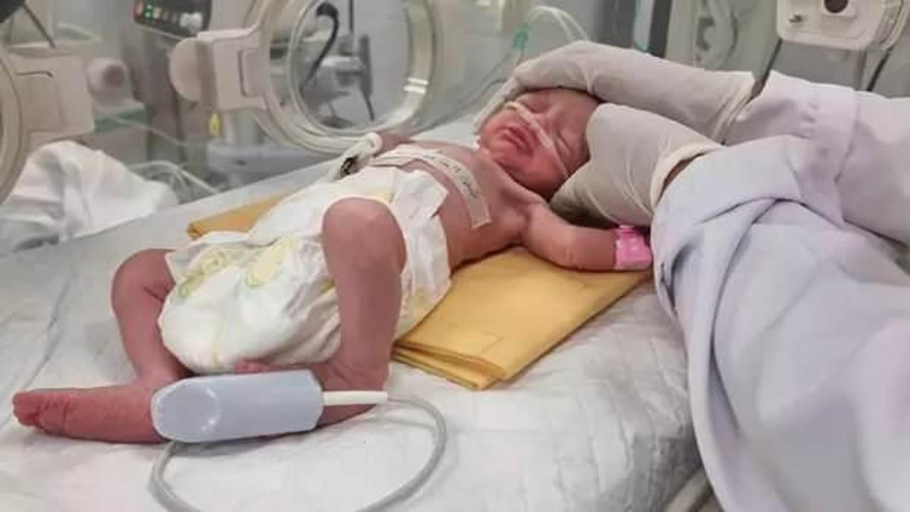 Gazze'de annesinin rahminden kurtarılan bebek vefat etti
