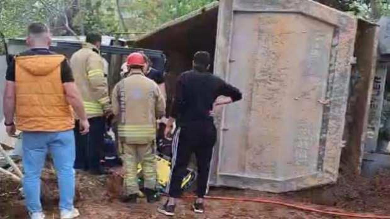 Kamyonun dorsesinin altında kalan iş&ccedil;inin feci &ouml;l&uuml;m&uuml;