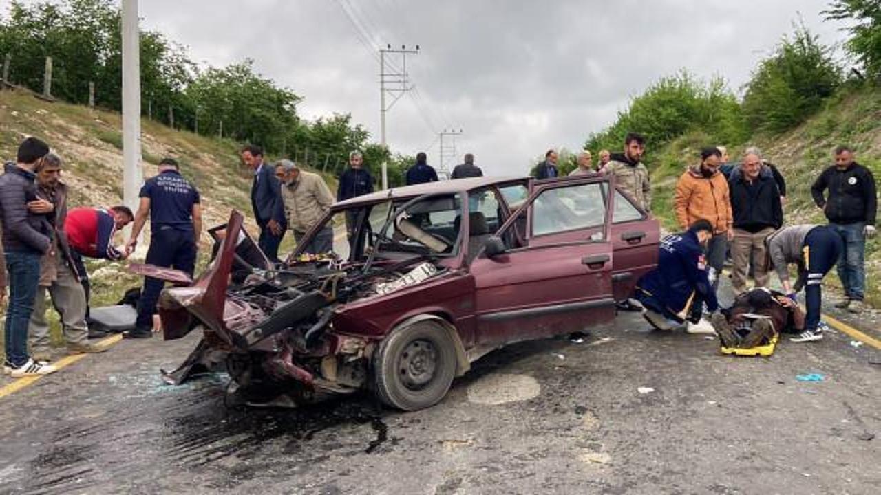 Otomobille hafif ticari araç kafa kafaya çarpıştı: 1 ölü, 3 yaralı