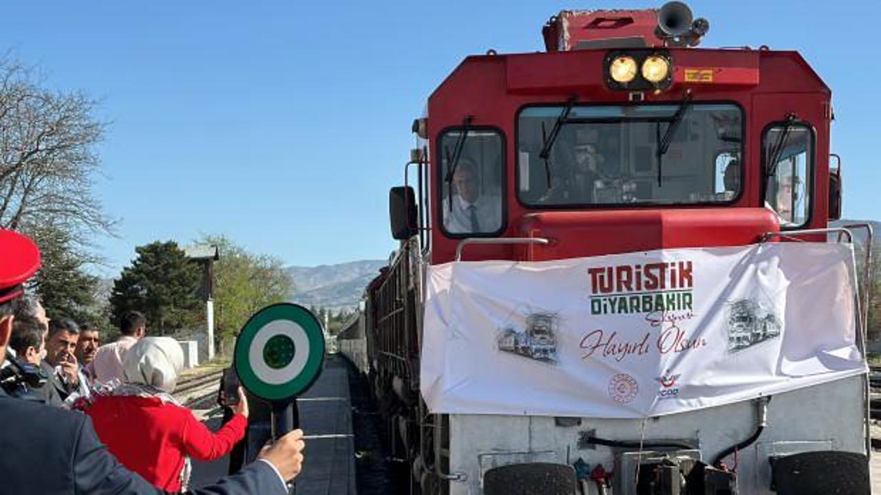'Turistik Diyarbakır Ekspresi' Elazığ'da! Yolcular şehre hayran kaldı