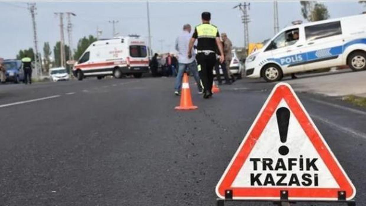 Ambulans ile hafif ticari ara&ccedil; &ccedil;arpıştı: 6 yaralı!