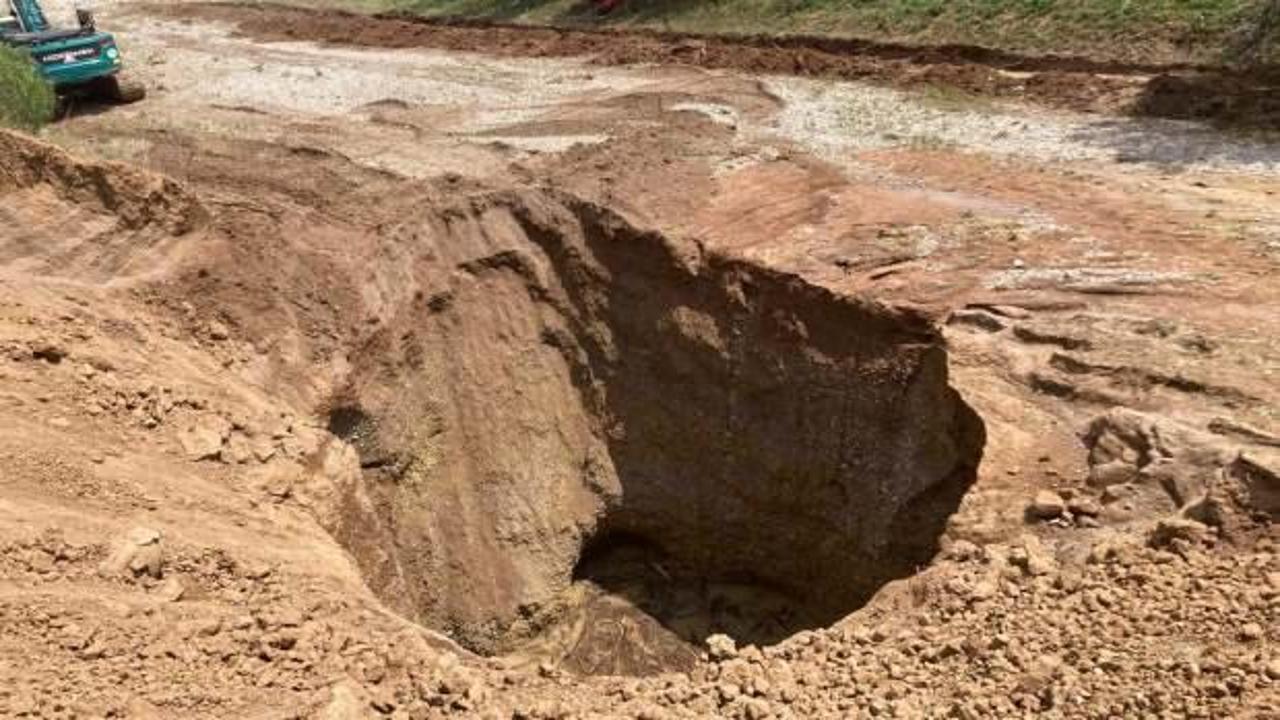 Konya'da eş zamanlı 15 obruk oluştu: 10 metre derinliğinde