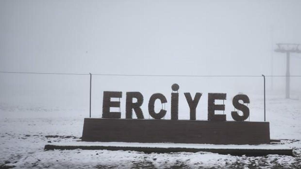 Erciyes'e mayısta kar yağdı