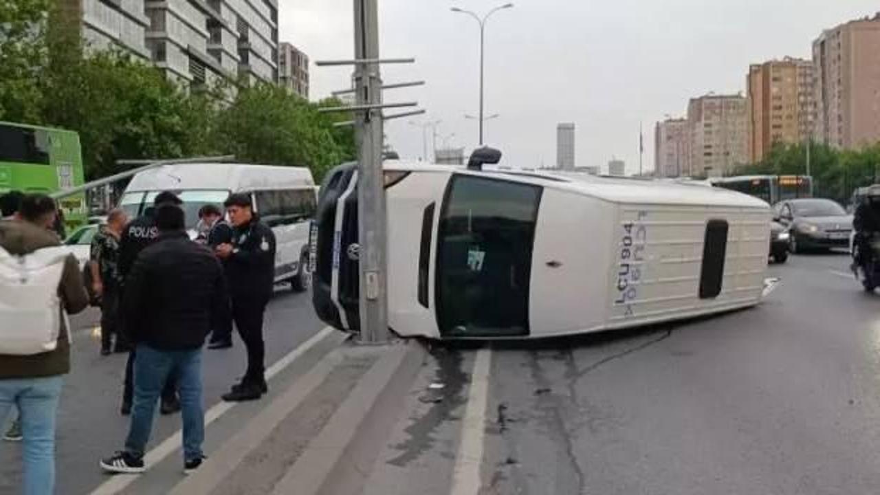 İstanbul'da E-5'te işçi servisi devrildi