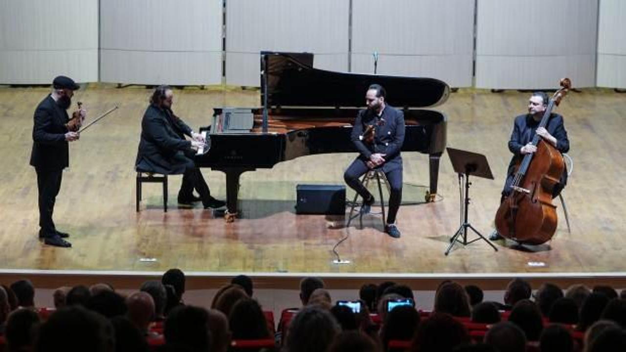 Janoska Ensemble Ankara’da konser verdi: Katibim ile gönülleri fethetti