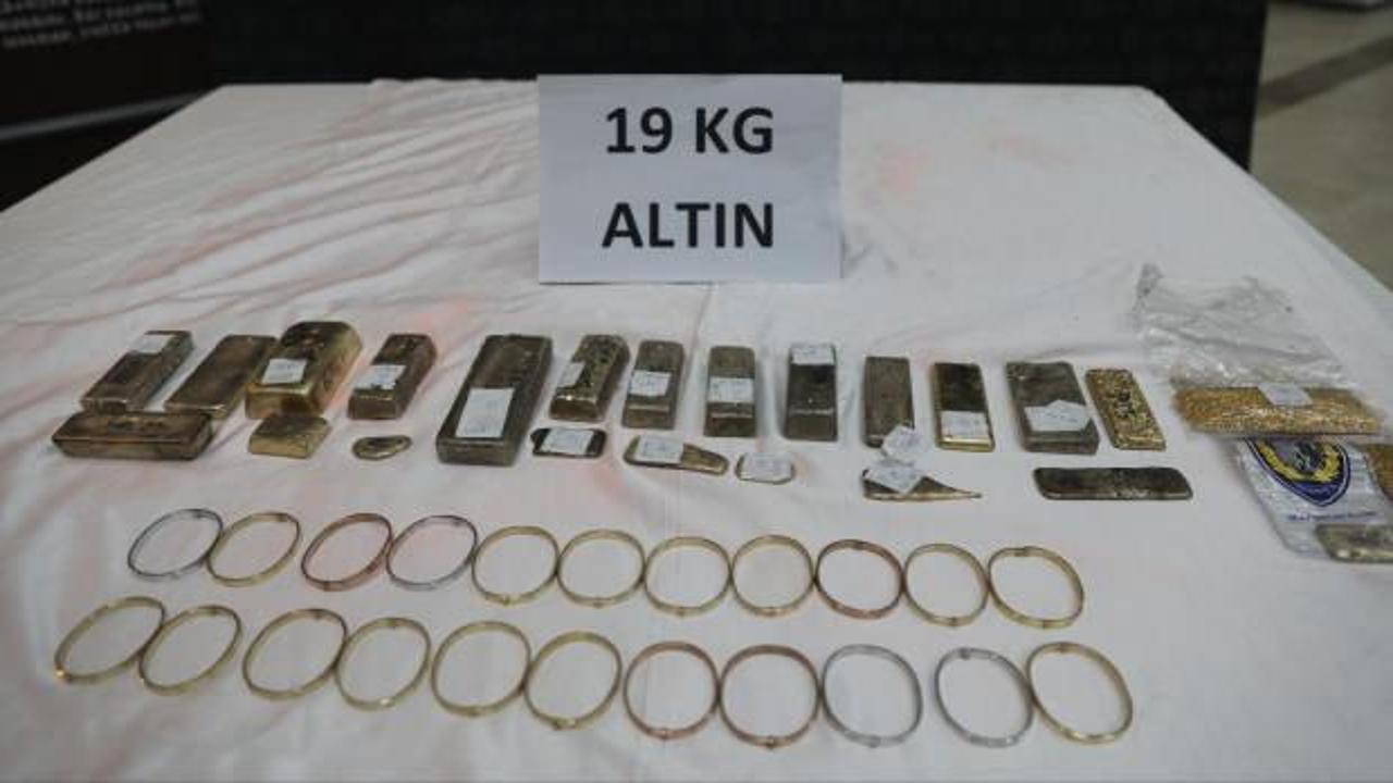 Kapıkule'de g&uuml;mr&uuml;k ka&ccedil;ağı yaklaşık 19 kilo altın ele ge&ccedil;irildi